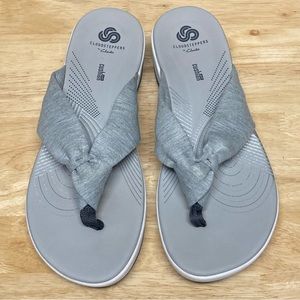 Cloudsteppers by Clarks Arla Glison Gray Fabric Flip Flop Sandals Size 9